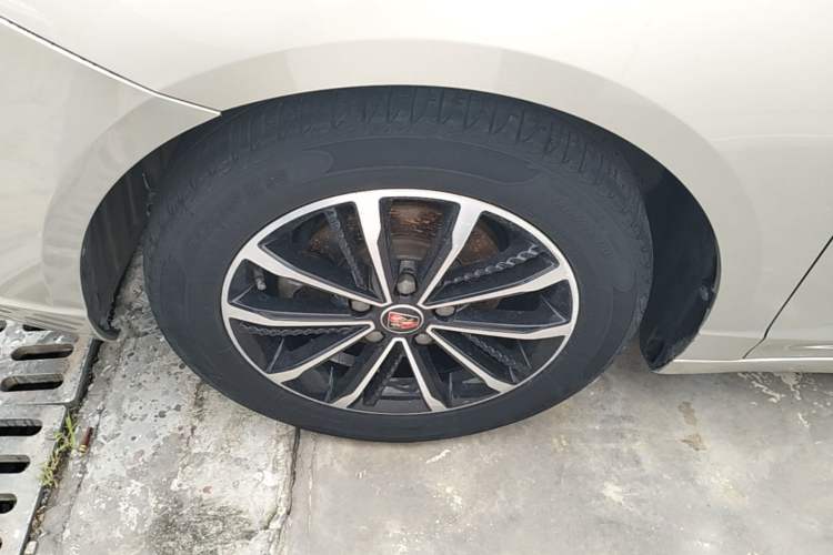 Used Roewe i5 2020 1.5L Automatic 4G Connect Luxury Flagship Edition Exterior 4