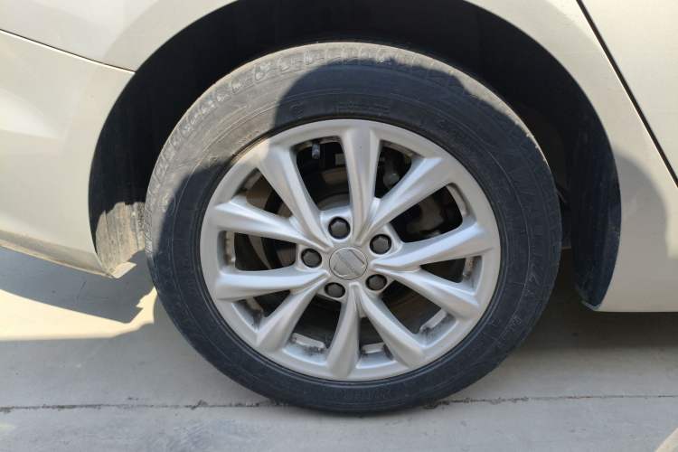 Used Roewe i5 2020 1.5L Manual 4G Connect Luxury Edition Exterior 5