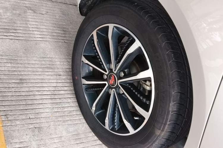 Used Roewe i5 2020 1.5L Automatic 4G Connect Luxury Flagship Edition Exterior 5