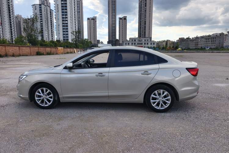 Used Roewe i5 2020 1.5L Manual 4G Connect Luxury Edition Exterior 5
