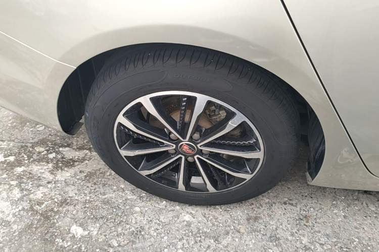 Used Roewe i5 2020 1.5L Automatic 4G Connect Luxury Flagship Edition Exterior 5