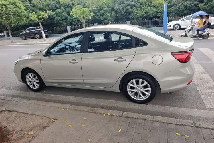 Used Roewe i5 2020 1.5L Manual 4G Connect Luxury Edition Exterior 5