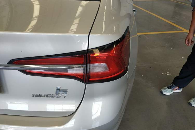 Used Roewe i5 2020 1.5L Automatic 4G Connect Luxury Flagship Edition Exterior 6
