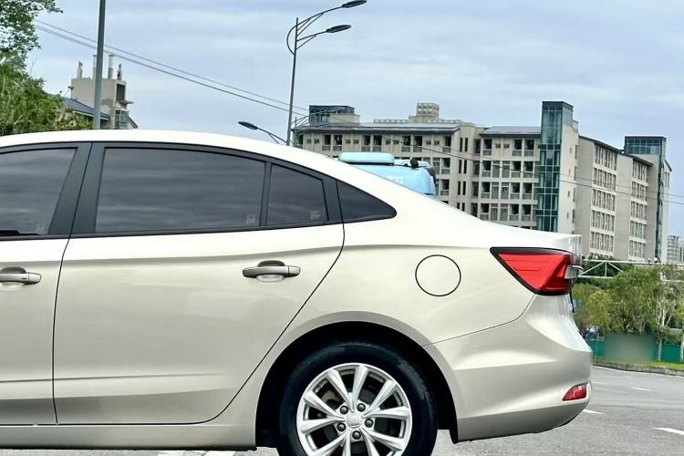 Used Roewe i5 2020 1.5L Manual 4G Connect Luxury Edition Exterior 7