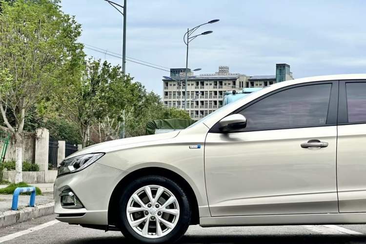 Used Roewe i5 2020 1.5L Manual 4G Connect Luxury Edition Exterior 8