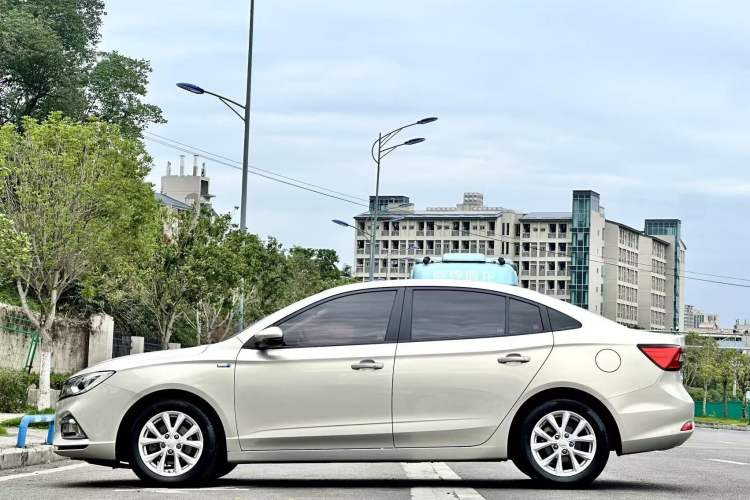 Used Roewe i5 2020 1.5L Manual 4G Connect Luxury Edition Exterior 9