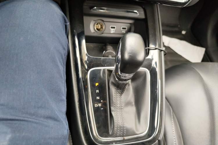 Used Roewe i5 2020 1.5L Automatic 4G Connect Luxury Flagship Edition Gear Lever