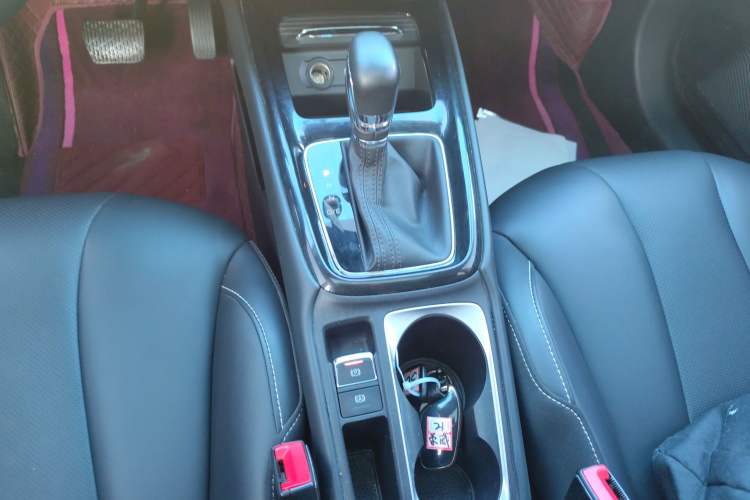 Used Roewe i5 2020 1.5L Automatic 4G Connect Luxury Flagship Edition Gear Lever