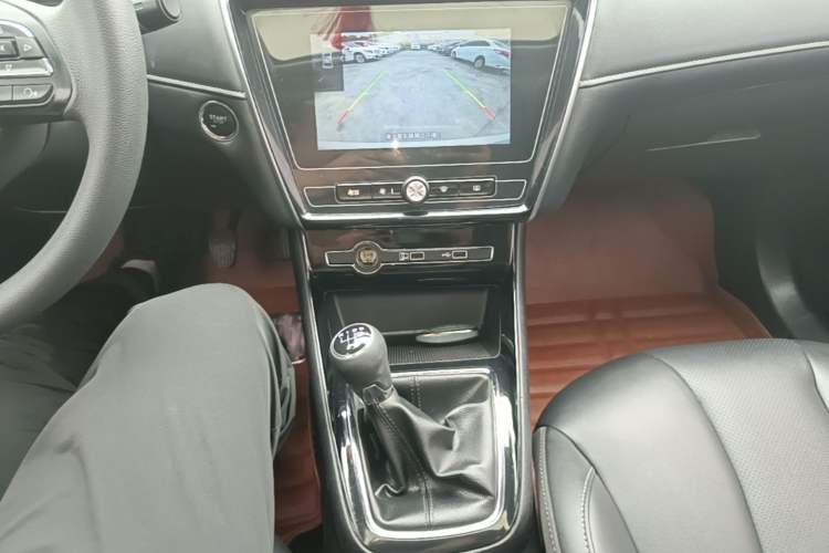 Used Roewe i5 2020 1.5L Manual 4G Connect Leehao Flagship Edition Gear Lever