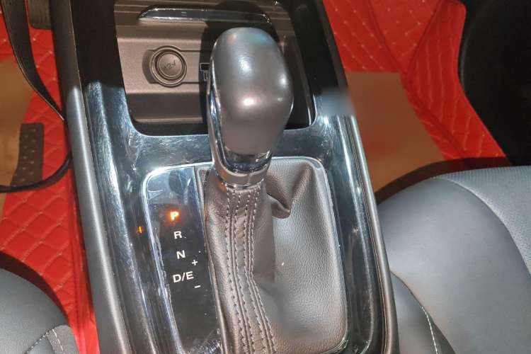 Used Roewe i5 2020 1.5L Automatic 4G Connect Luxury Flagship Edition Gear Lever
