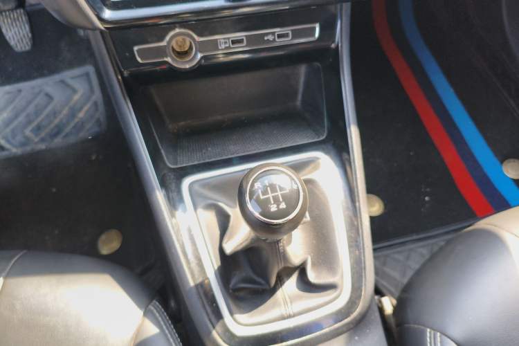 Used Roewe i5 2020 1.5L Manual 4G Connect Luxury Edition Gear Lever