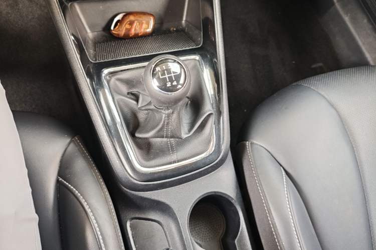 Used Roewe i5 2020 1.5L Manual 4G Connect Leehao Flagship Edition Gear Lever