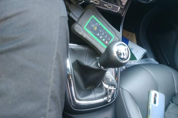 Used Roewe i5 2020 1.5L Manual 4G Connect Leehao Flagship Edition Gear Lever