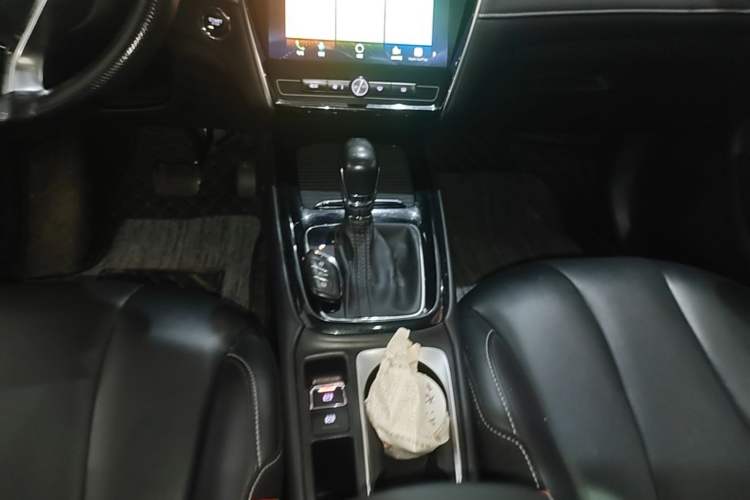 Used Roewe i5 2020 1.5L Automatic 4G Connect Luxury Flagship Edition Gear Lever
