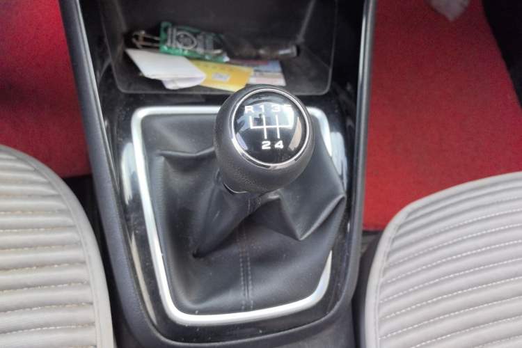 Used Roewe i5 2020 1.5L Manual 4G Connect Luxury Edition Gear Lever