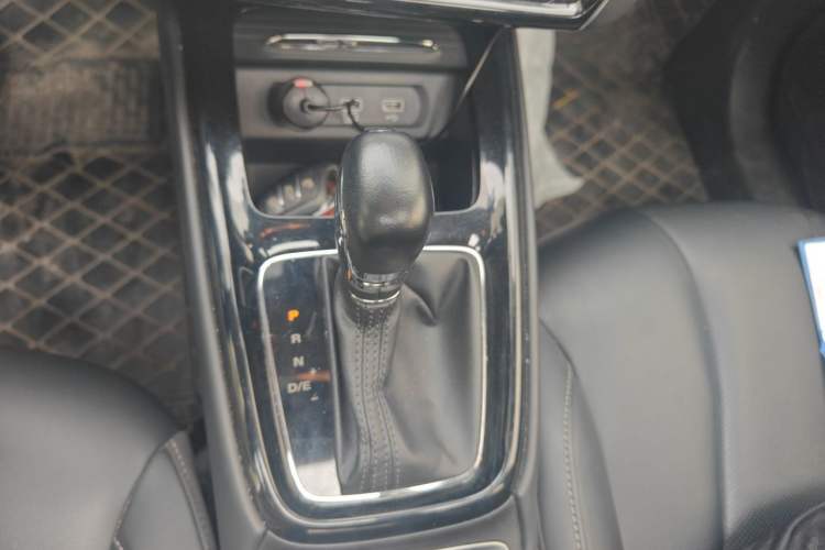 Used Roewe i5 2020 1.5L Automatic 4G Connect Luxury Flagship Edition Gear Lever