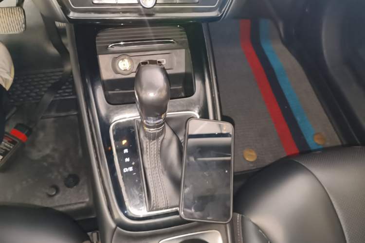 Used Roewe i5 2020 1.5L Automatic 4G Connect Luxury Flagship Edition Gear Lever