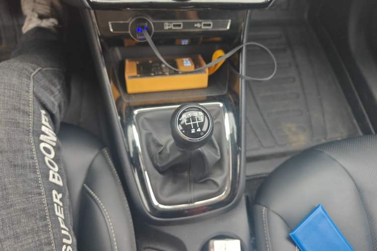 Used Roewe i5 2020 1.5L Manual 4G Connect Leehao Flagship Edition Gear Lever