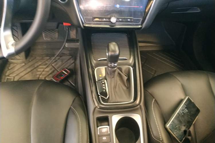 Used Roewe i5 2020 1.5L Automatic 4G Connect Luxury Flagship Edition Gear Lever
