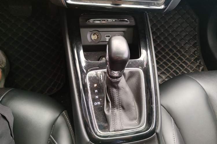 Used Roewe i5 2020 1.5L Automatic 4G Connect Luxury Flagship Edition Gear Lever