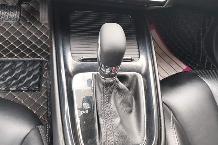 Used Roewe i5 2020 1.5L Automatic 4G Connect Luxury Flagship Edition Gear Lever