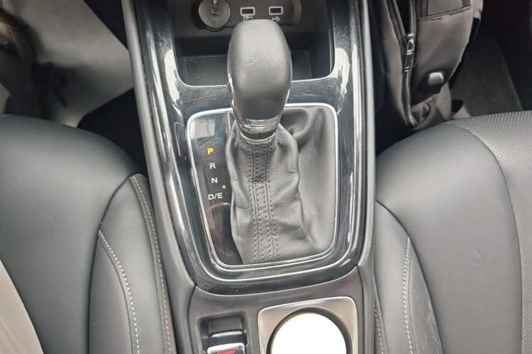 Used Roewe i5 2020 1.5L Automatic 4G Connect Luxury Flagship Edition Gear Lever