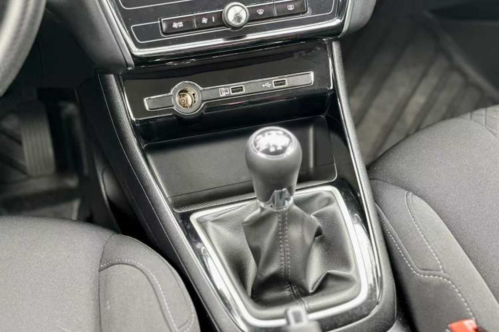 Used Roewe i5 2020 1.5L Manual 4G Connect Luxury Edition Gear Lever