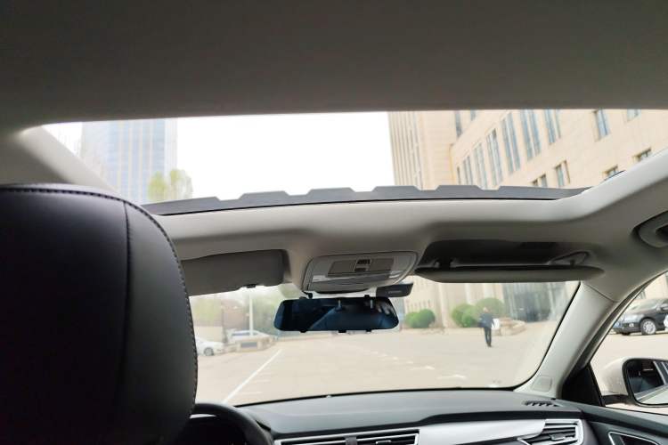 Used Roewe i5 2020 1.5L Automatic 4G Connect Luxury Flagship Edition Headliner