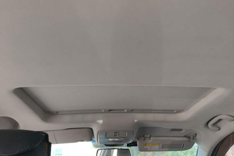 Used Roewe i5 2020 1.5L Automatic 4G Connect Luxury Flagship Edition Headliner