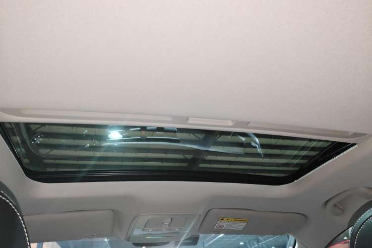Used Roewe i5 2020 1.5L Automatic 4G Connect Luxury Flagship Edition Headliner