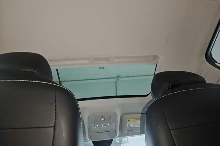 Used Roewe i5 2020 1.5L Automatic 4G Connect Luxury Flagship Edition Headliner