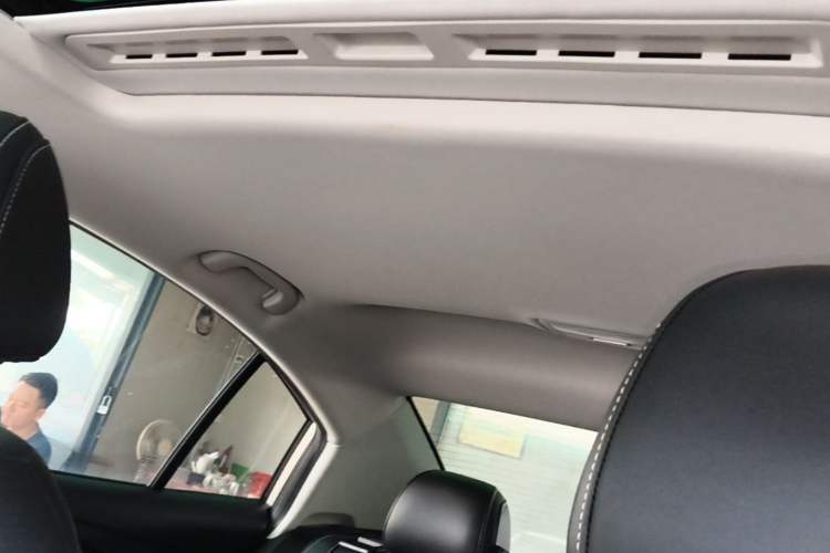 Used Roewe i5 2020 1.5L Automatic 4G Connect Luxury Flagship Edition Headliner