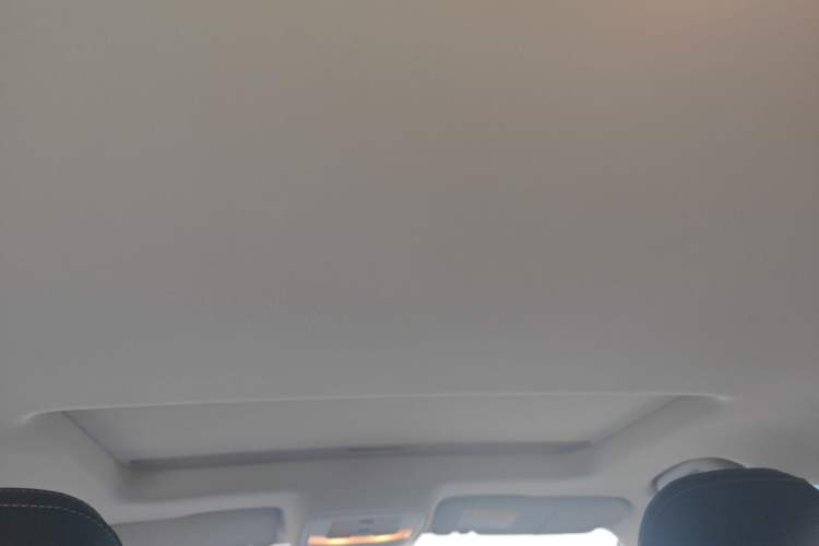 Used Roewe i5 2020 1.5L Automatic 4G Connect Luxury Flagship Edition Headliner