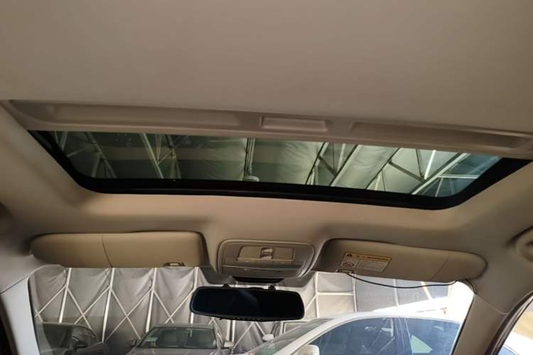 Used Roewe i5 2020 1.5L Automatic 4G Connect Luxury Flagship Edition Headliner