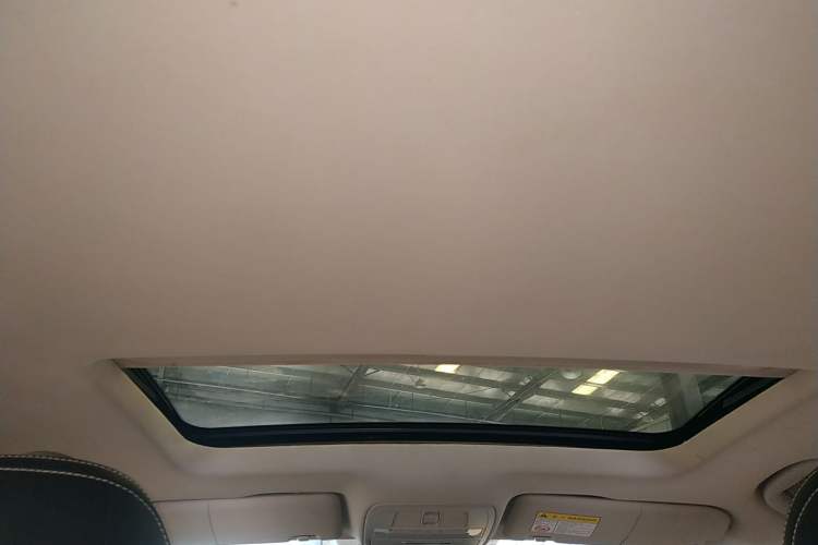 Used Roewe i5 2020 1.5L Automatic 4G Connect Luxury Flagship Edition Headliner