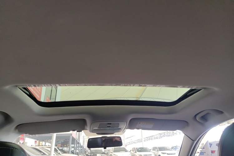Used Roewe i5 2020 1.5L Automatic 4G Connect Luxury Flagship Edition Headliner