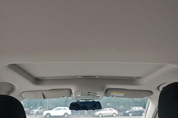 Used Roewe i5 2020 1.5L Automatic 4G Connect Luxury Flagship Edition Headliner