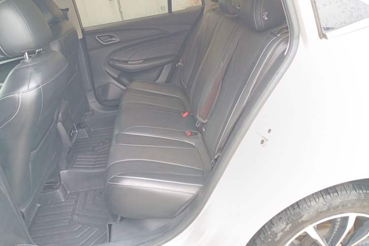 Used Roewe i5 2020 1.5L Automatic 4G Connect Luxury Flagship Edition Interior 1