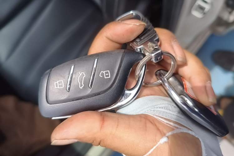 Used Roewe i5 2020 1.5L Automatic 4G Connect Luxury Flagship Edition Interior 1