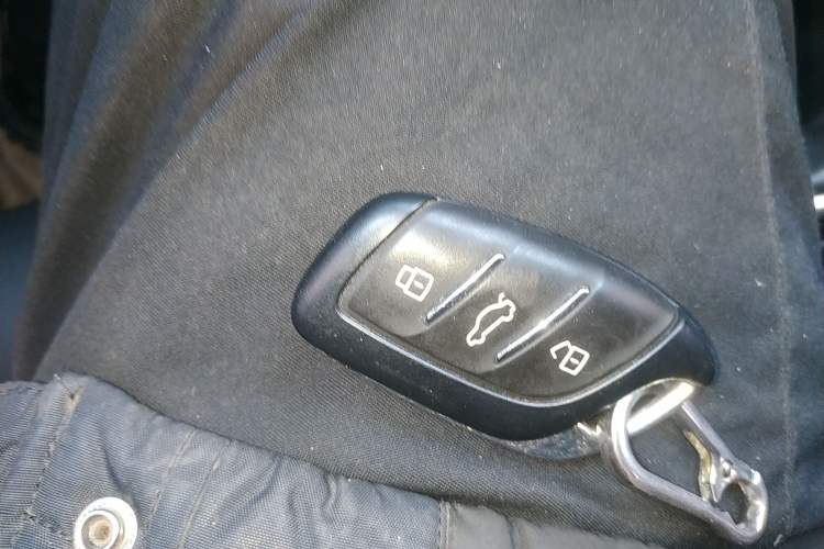 Used Roewe i5 2020 1.5L Manual 4G Connect Leehao Flagship Edition Interior 1