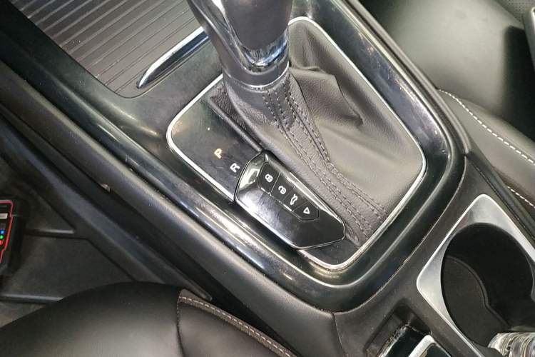 Used Roewe i5 2020 1.5L Automatic 4G Connect Luxury Flagship Edition Interior 1