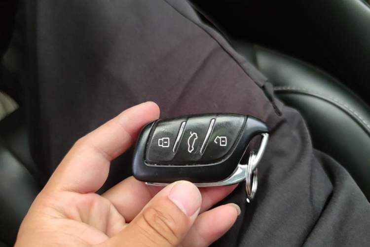 Used Roewe i5 2020 1.5L Automatic 4G Connect Luxury Flagship Edition Interior 1