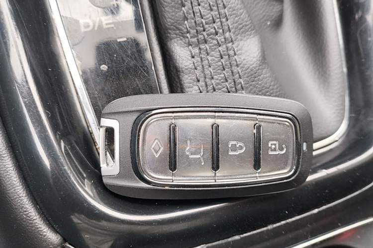 Used Roewe i5 2020 1.5L Automatic 4G Connect Luxury Flagship Edition Interior 1