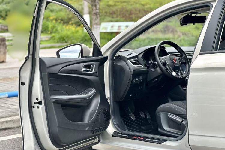 Used Roewe i5 2020 1.5L Manual 4G Connect Luxury Edition Interior 1