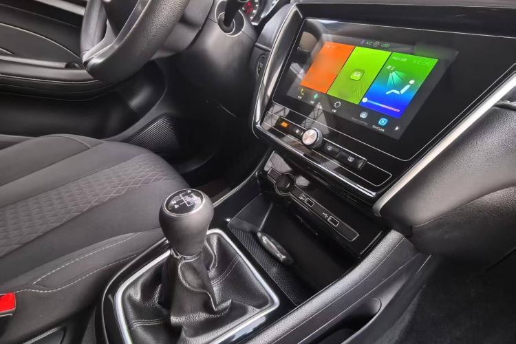 Used Roewe i5 2020 1.5L Manual 4G Connect Luxury Edition Interior 2