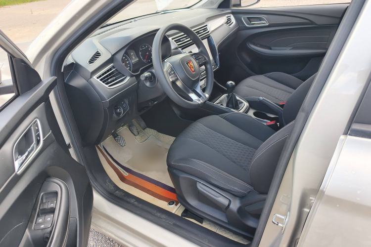 Used Roewe i5 2020 1.5L Manual 4G Connect Luxury Edition Interior 2