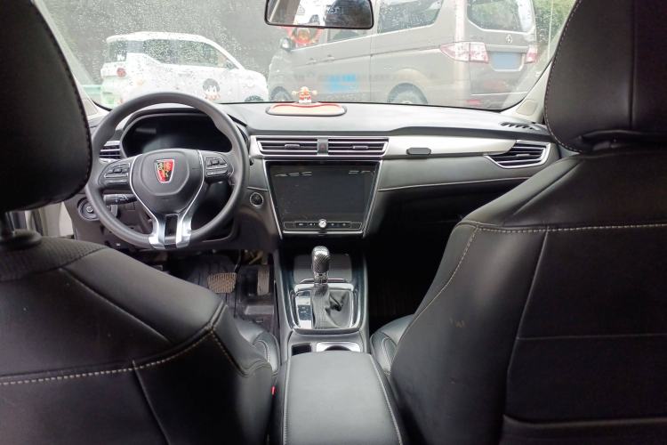 Used Roewe i5 2020 1.5L Automatic 4G Connect Luxury Flagship Edition Interior 3