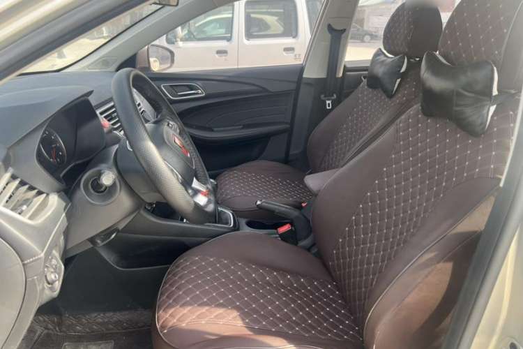 Used Roewe i5 2020 1.5L Manual 4G Connect Luxury Edition Interior 3