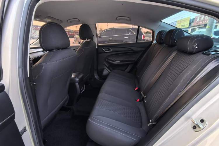 Used Roewe i5 2020 1.5L Manual 4G Connect Luxury Edition Interior 3