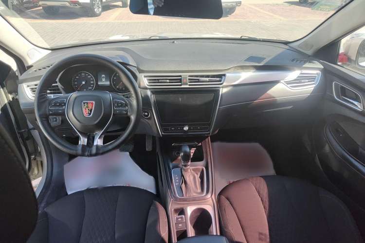 Used Roewe i5 2020 1.5L Automatic 4G Connected Linghao Edition Interior 3
